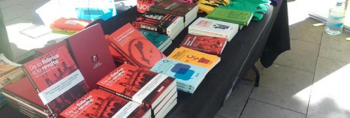 Gran acollida de la parada de Sant Jordi de CUP Capgirem Barcelona a Hostafrancs Gran acollida de la parada de Sant Jordi de CUP Capgirem Barcelona a Hostafrancs